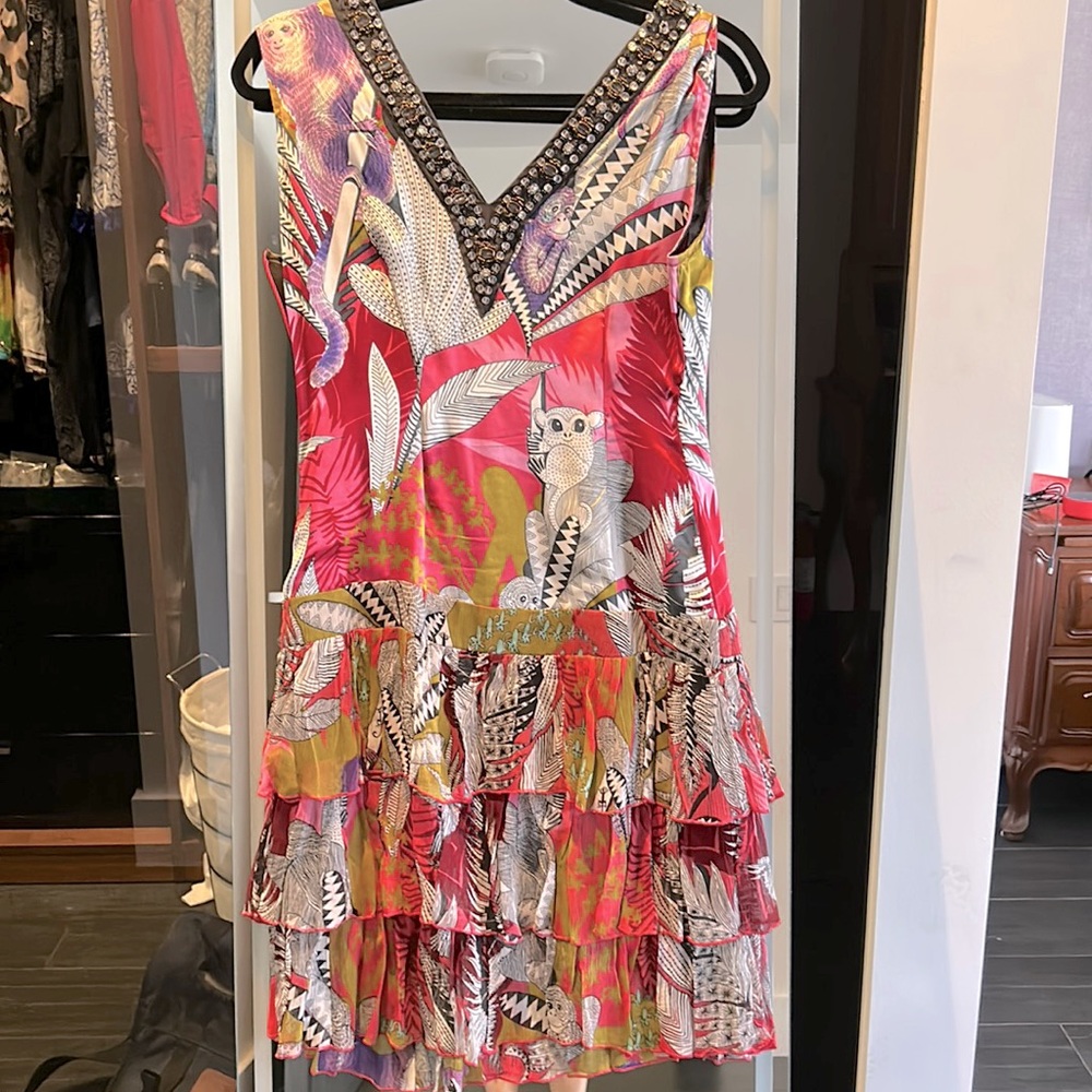 Dress custo owxury size 38 pink with figures in black and withe